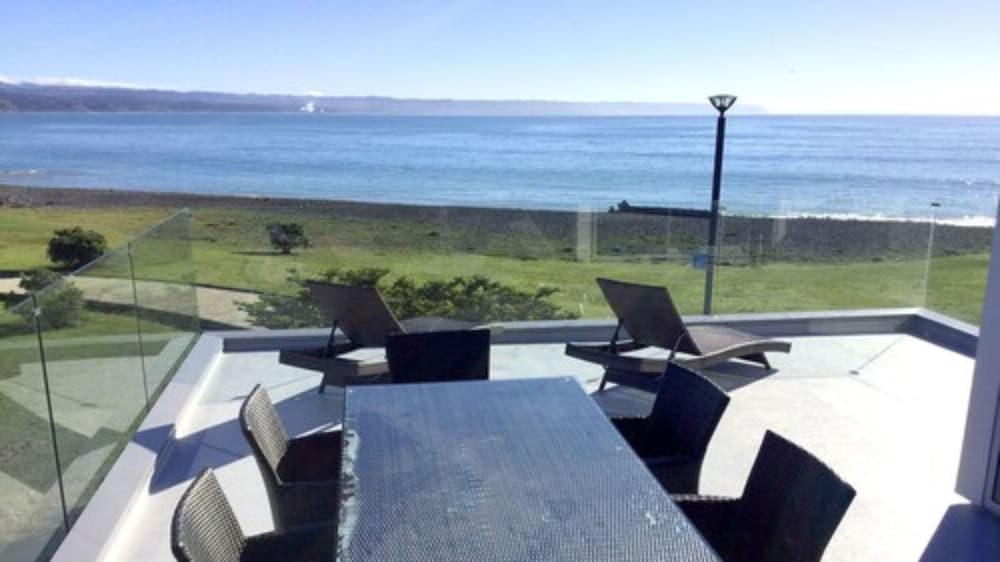 East Pier Hotel 23/26