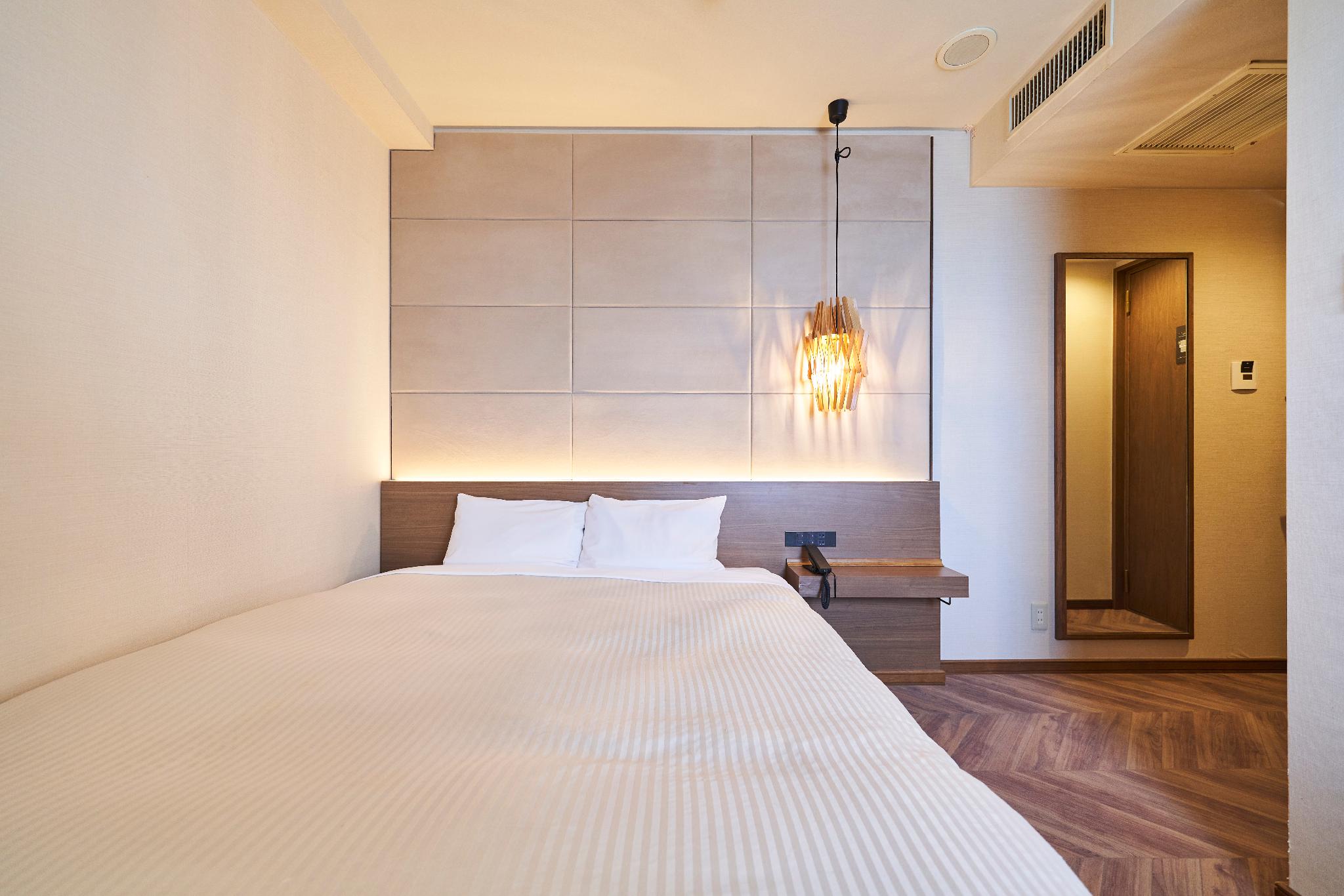 Room, Single, Queen Bed, Unit Bath