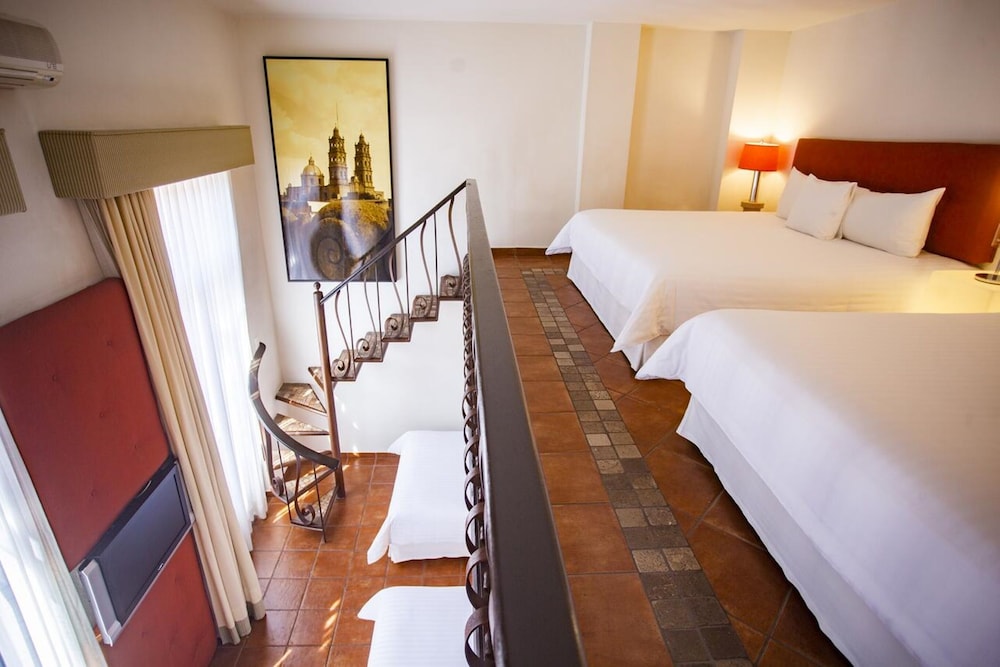Herencia Hotel By Hosting House 12/50