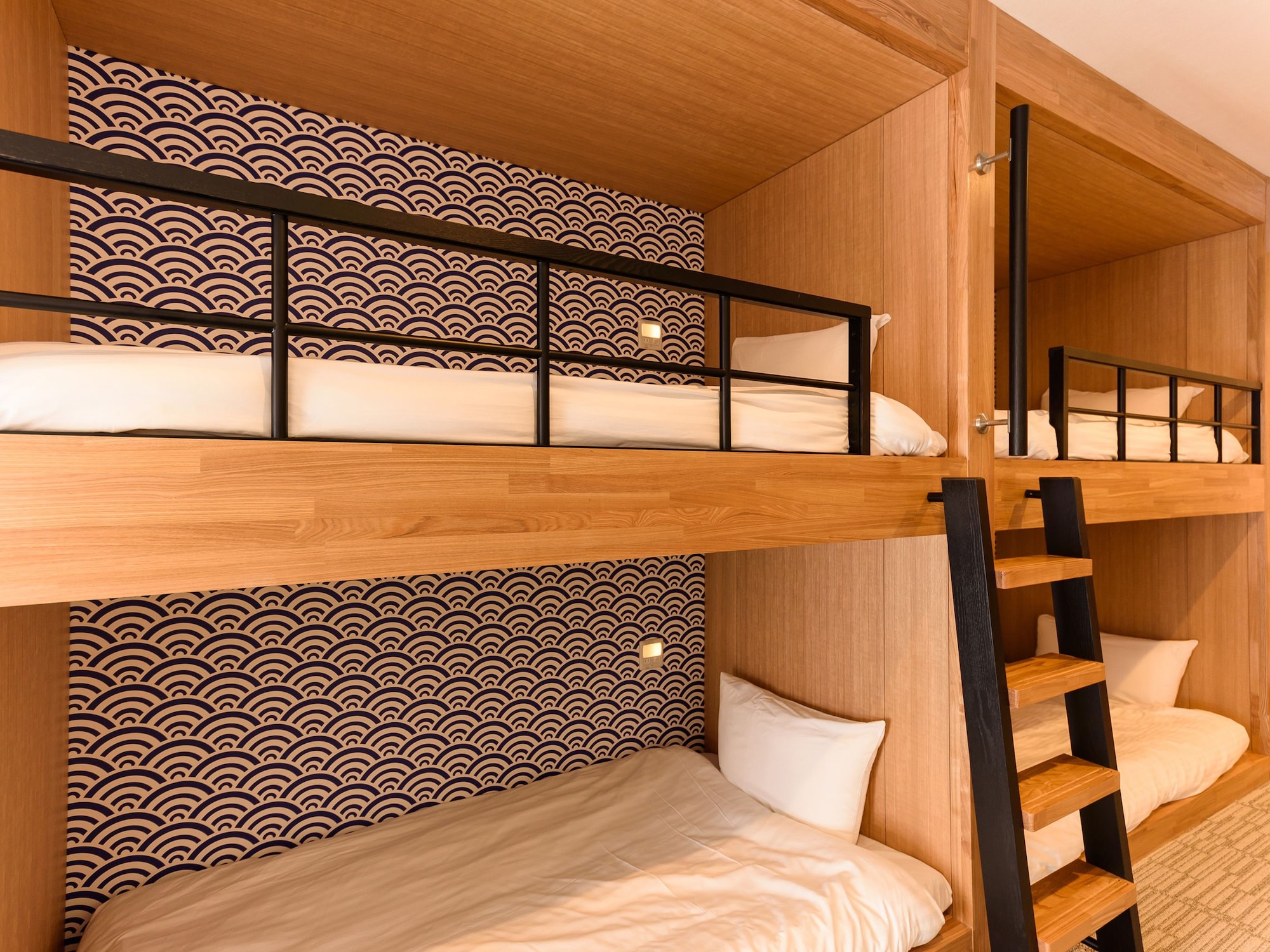 ROOM, BUNK BEDS