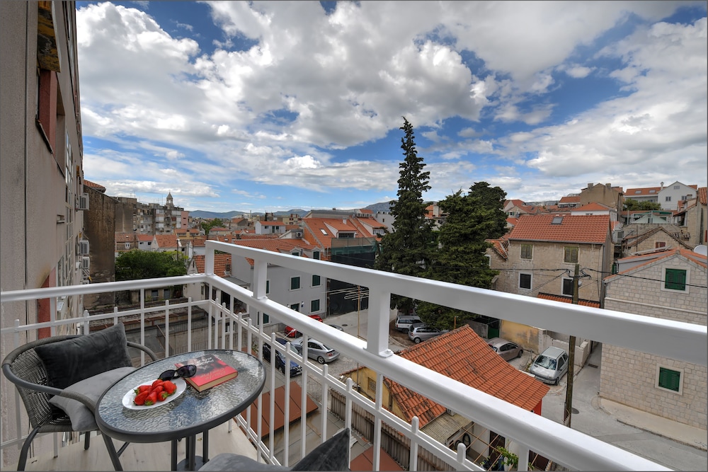 Via Porto Rooms 1/49
