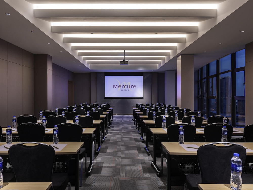 Mercure Chengdu Chunxi 53/65