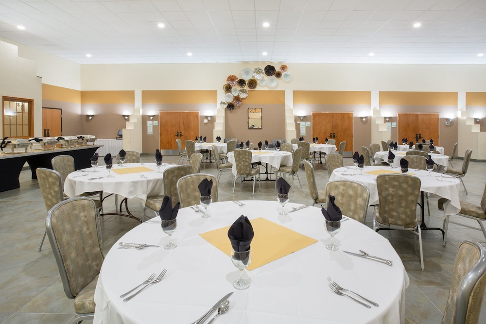 Holiday Inn Riverton Convention Center 47/64
