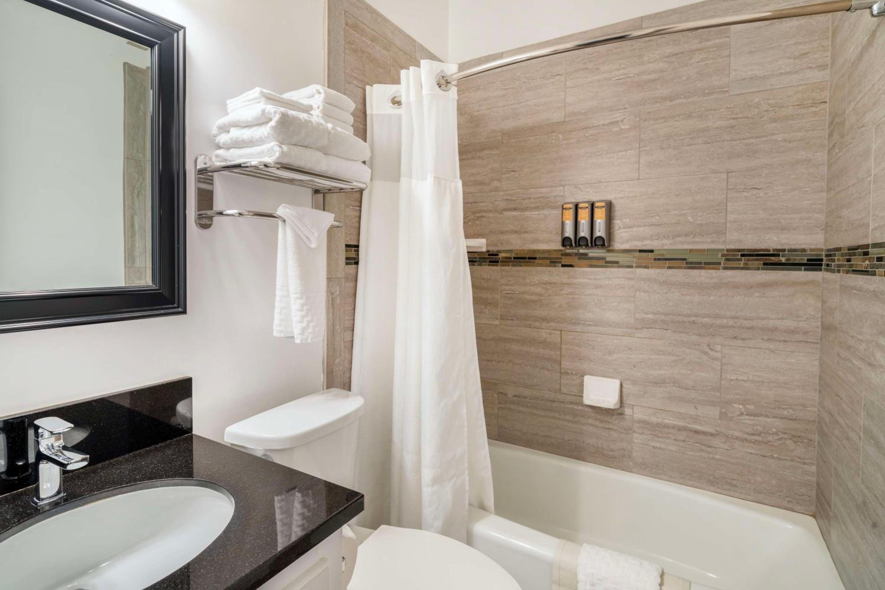 2 Bedrooms, Town House، Best Western Plus Santa Barbara 3/5