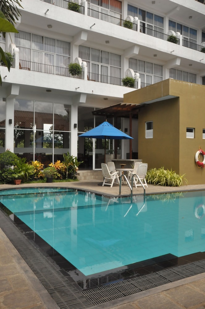 Ceylan Lodge 6/69