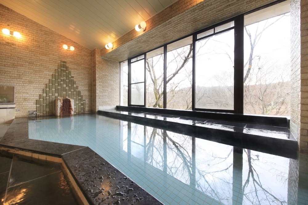 Izu Ippekiko Lakeside Terrace (Ex. Kishu Tetsudo Izu Ippekiko Hotel) 18/30