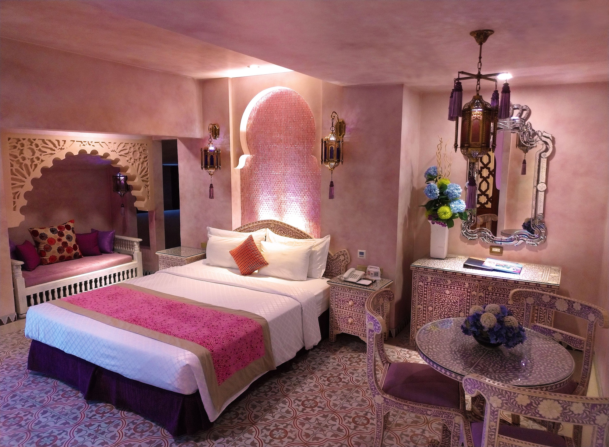 Coral, King Bed, Mountain View, Terrace