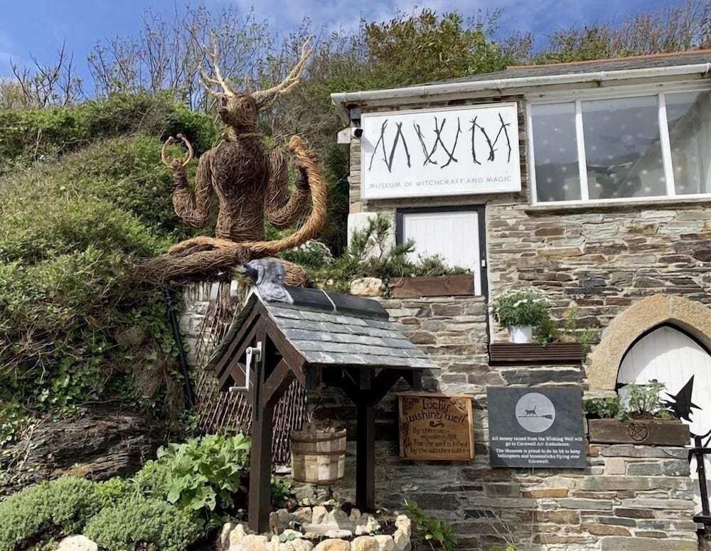 The Tree Inn 4/50