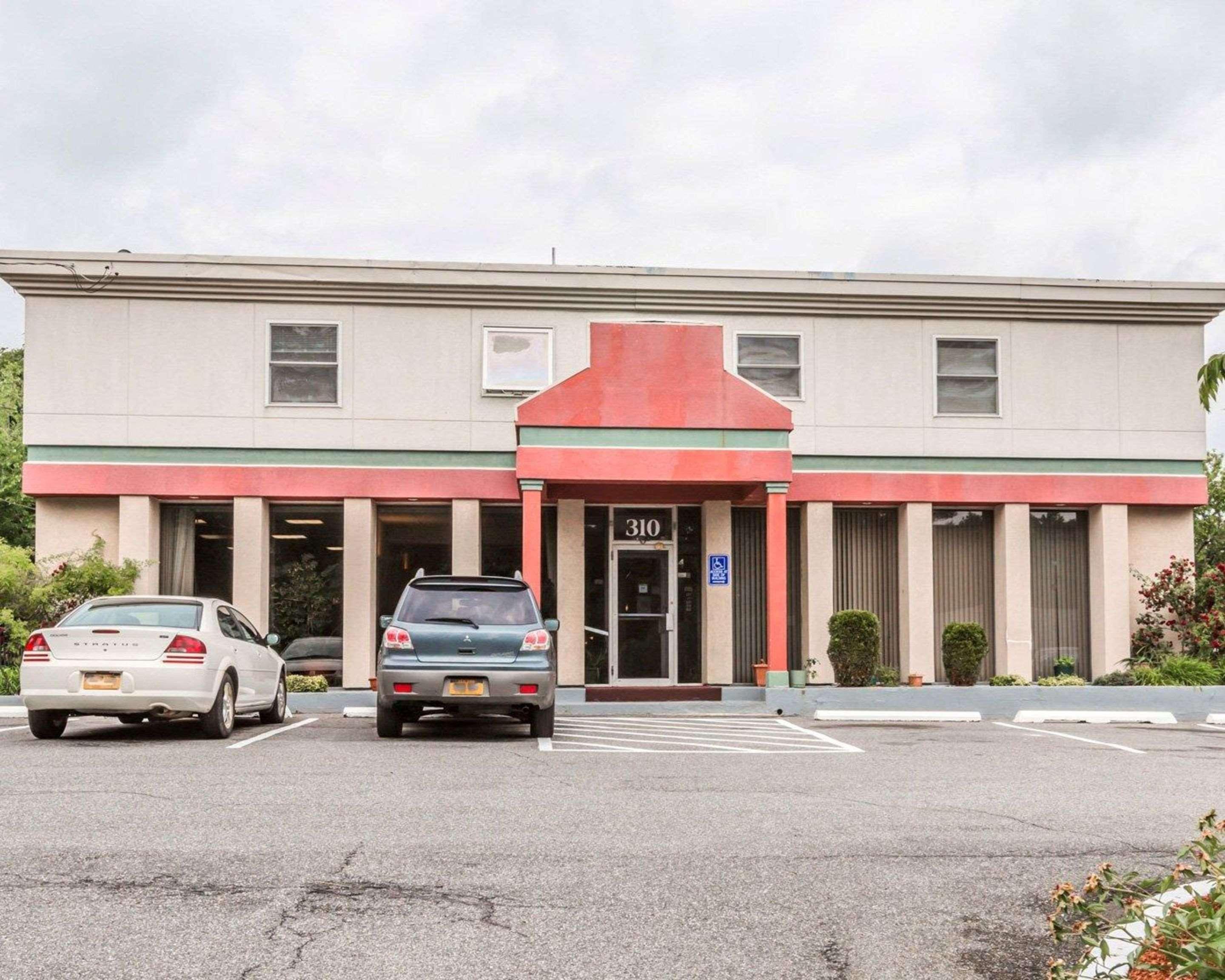 Econo Lodge Near Stewart Inter 1/16