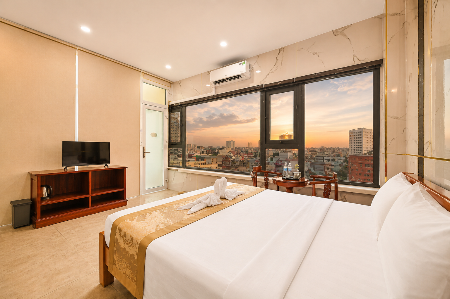 Red Sun Airport Saigon Hotel 14/40