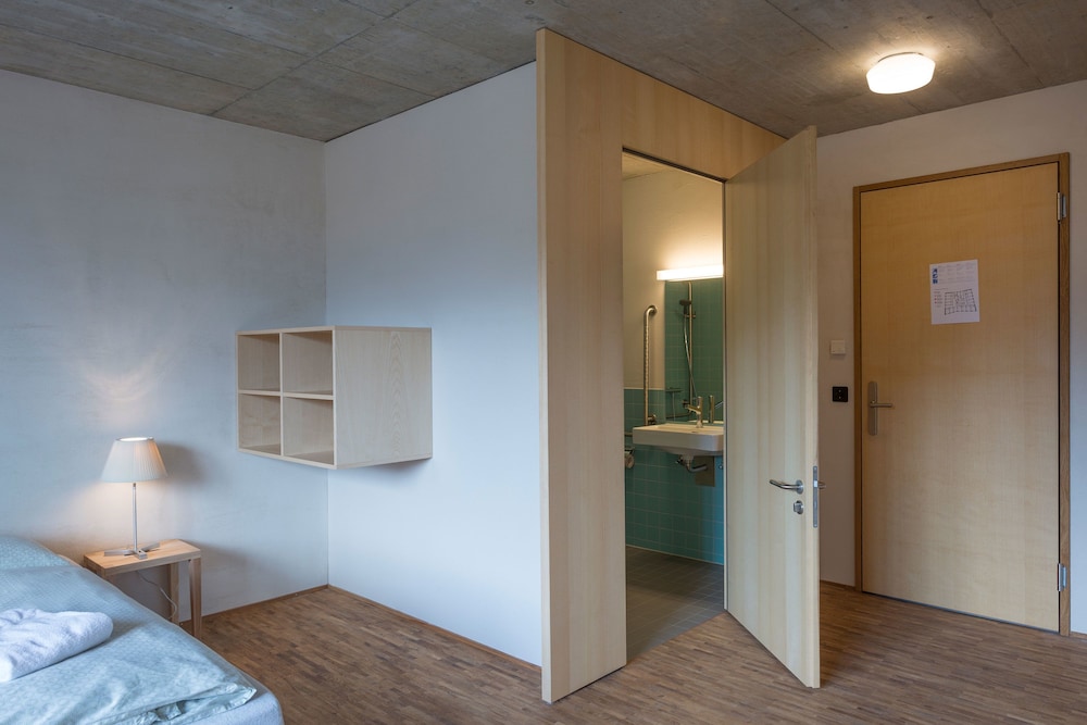 Saanen Gstaad Youth Hostel 26/41