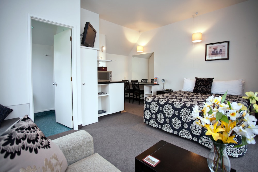 Cable Court Motel 14/37