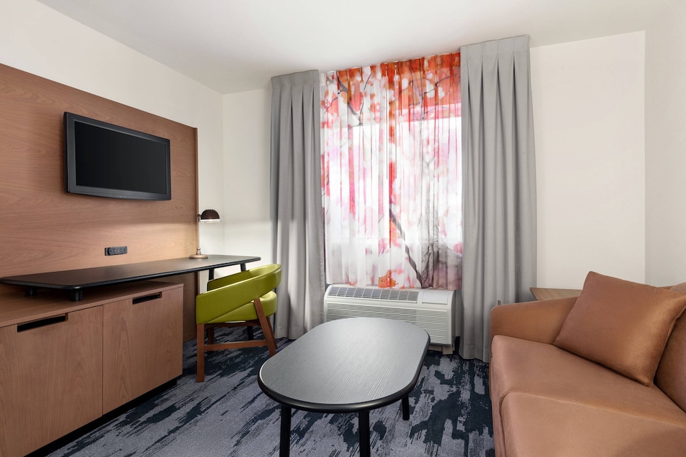 Fairfield Inn by Marriott Visalia Sequoia 18/23