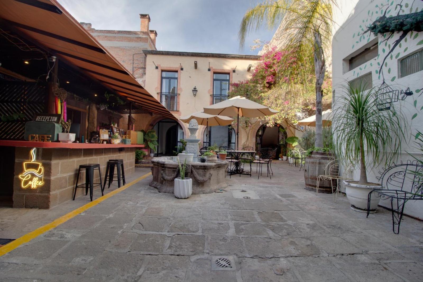 Hostal Punto 79 39/50
