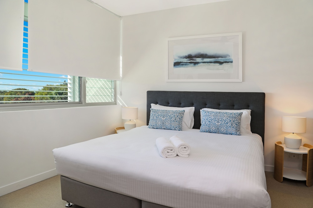 ELEMENT ON COOLUM BEACH 14/75