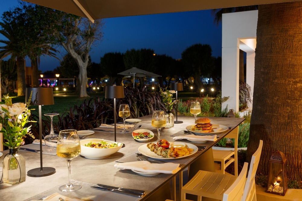 Anissa Beach and Village Hotel 62/80