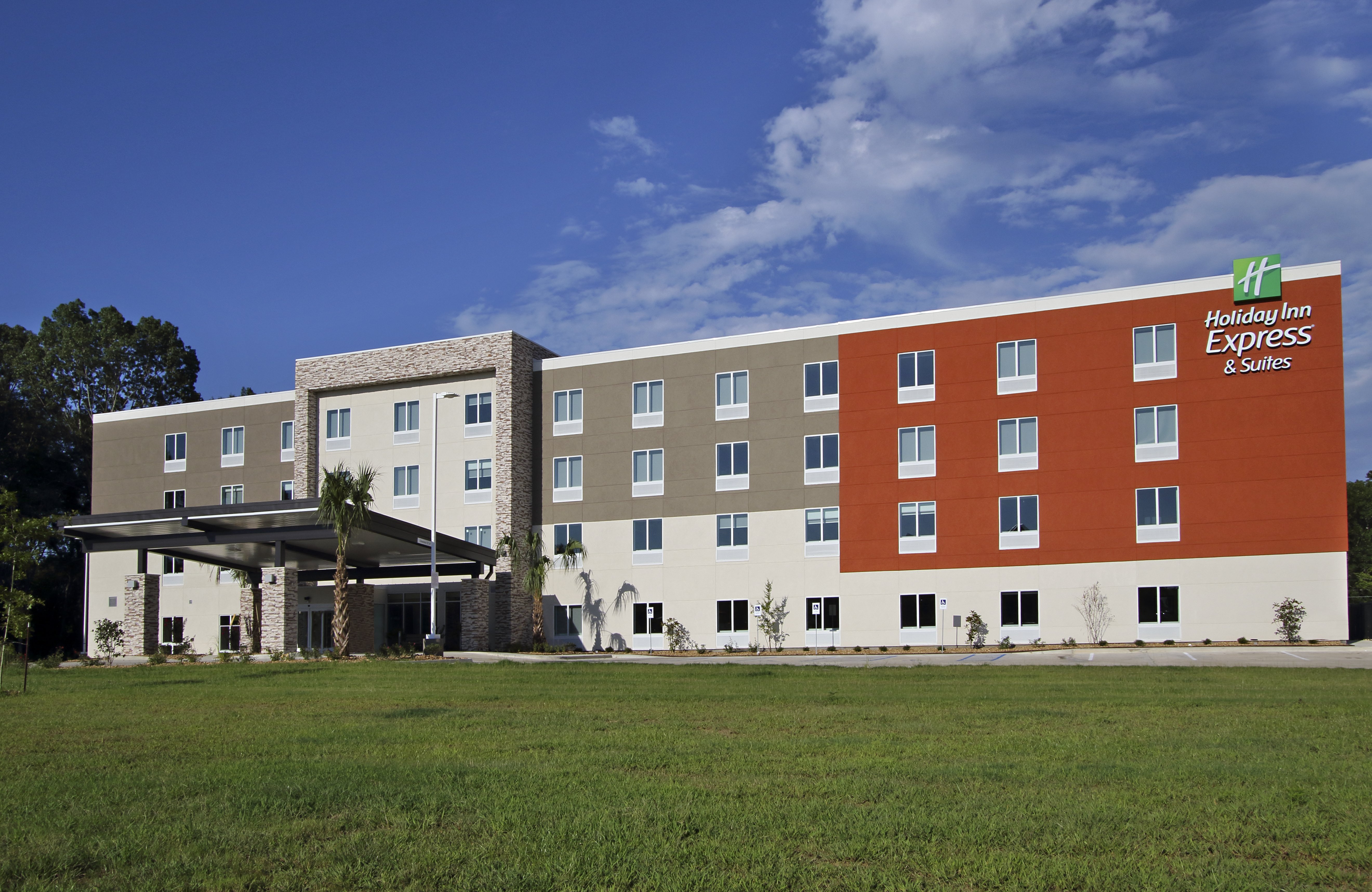 Holiday Inn Express Suites Columbus North 53/54