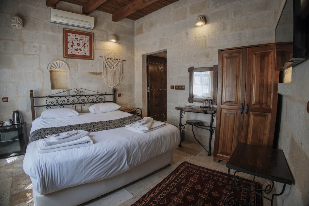 Travellers Cave Pension 18/50