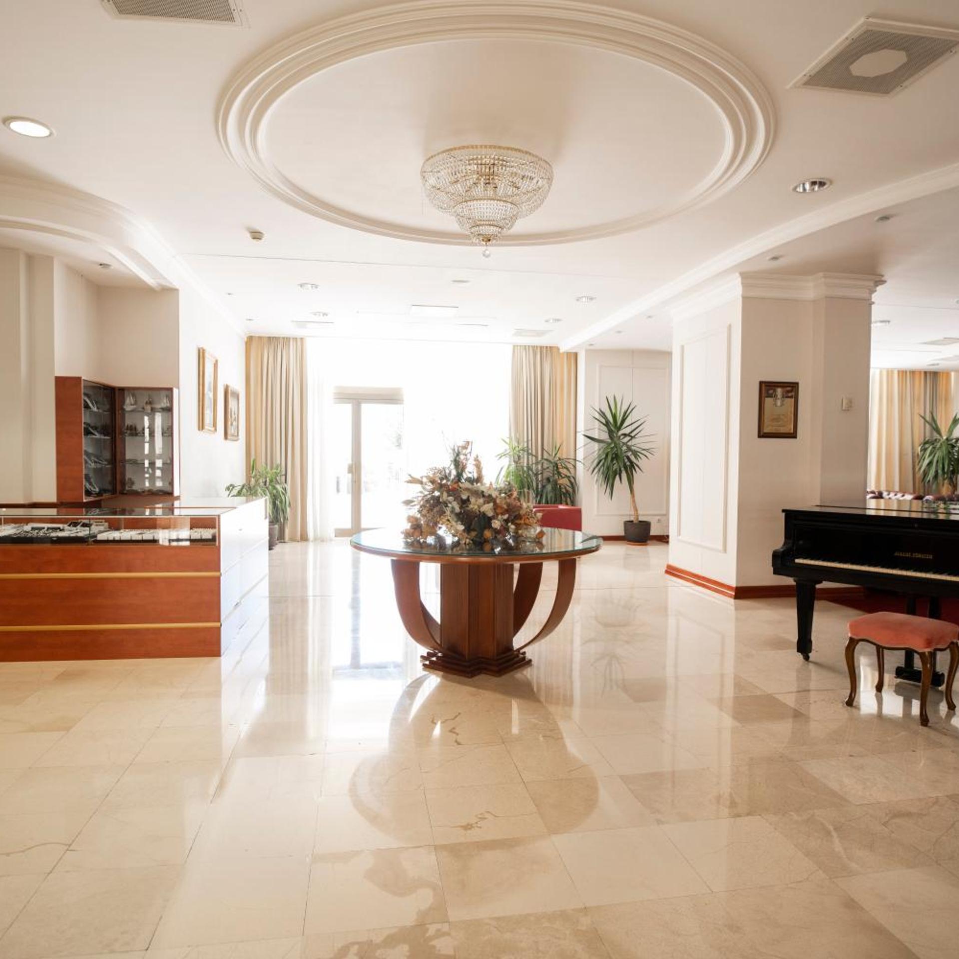 Metropol Hotel 6/54