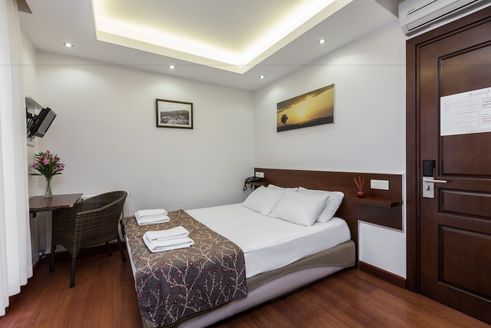 Standard, King Bed, Balcony
