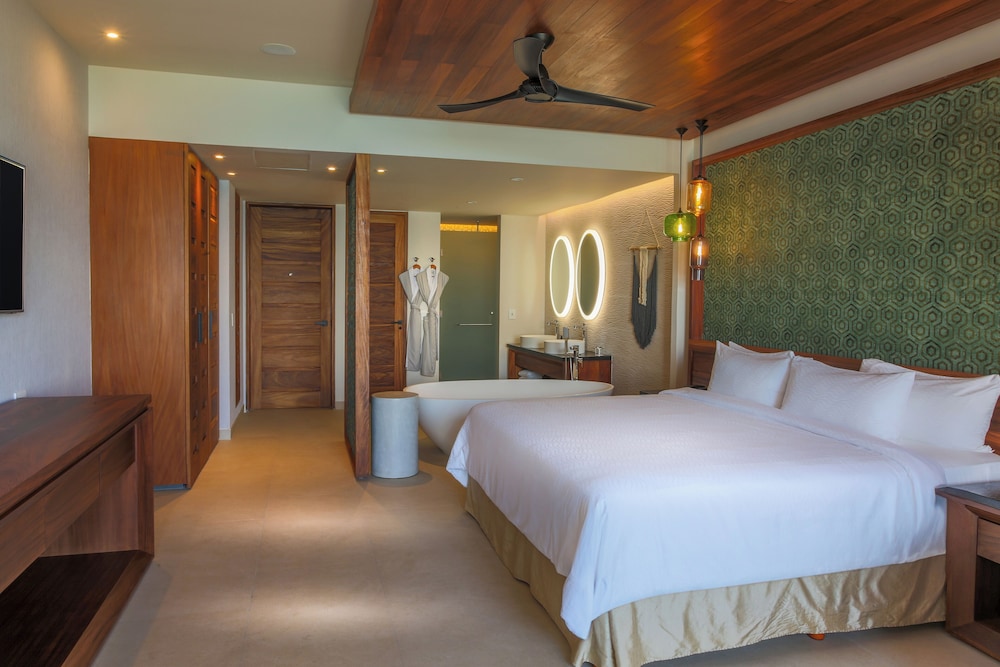 Platinum, Master, Suite, King Bed