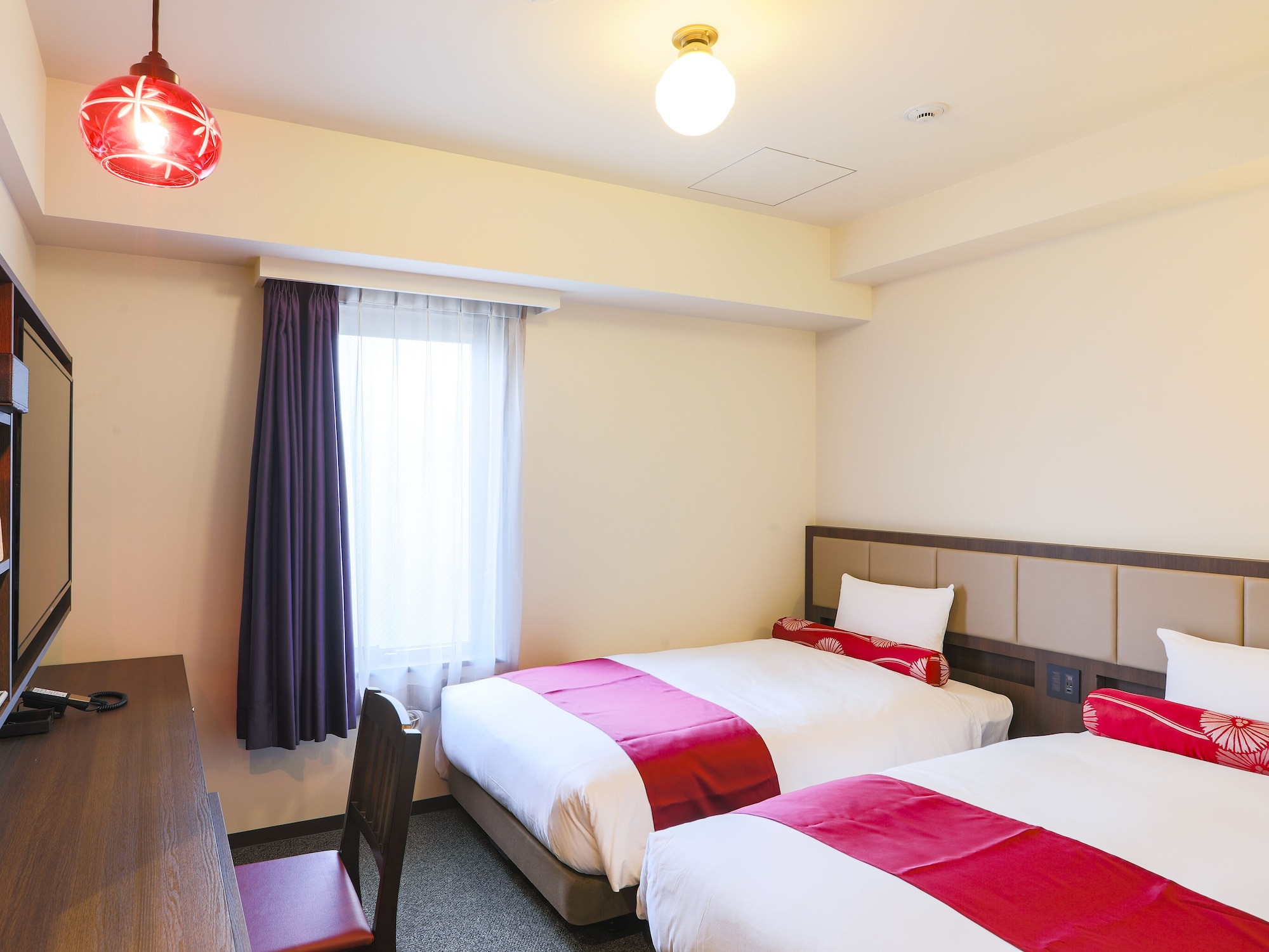 2 BEDROOMS, STANDARD, TWIN BEDS