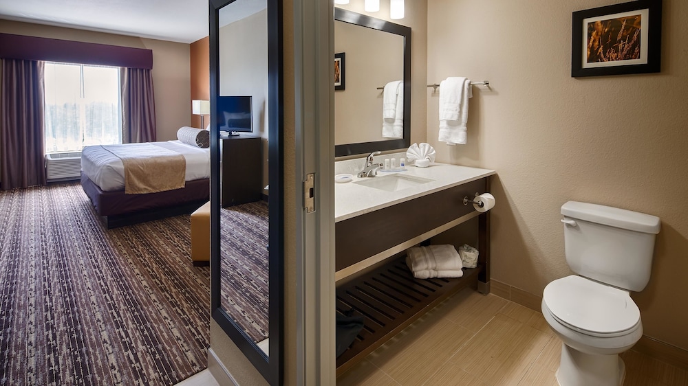 Best Western Plus Elmendorf Hotel 7/31