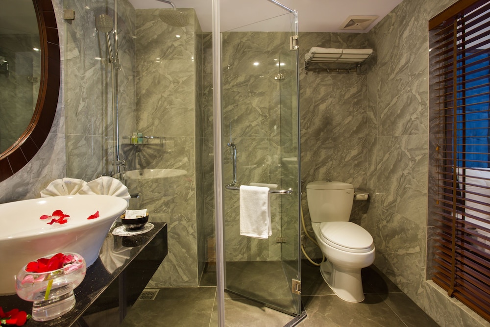 Ambassador Hanoi Hotel & Travel 38/40