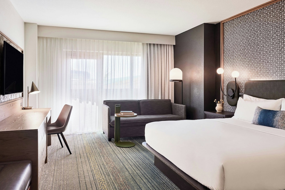 Room at Renaissance Phoenix Glendale Hotel And Spa, GLENDALE - AZ