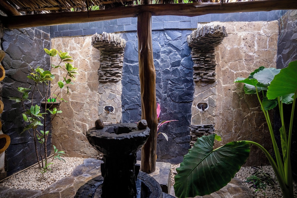 Ocho Artisan Bungalows 30/80