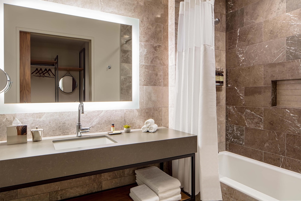 Hyatt Regency Lake Washington 50/50