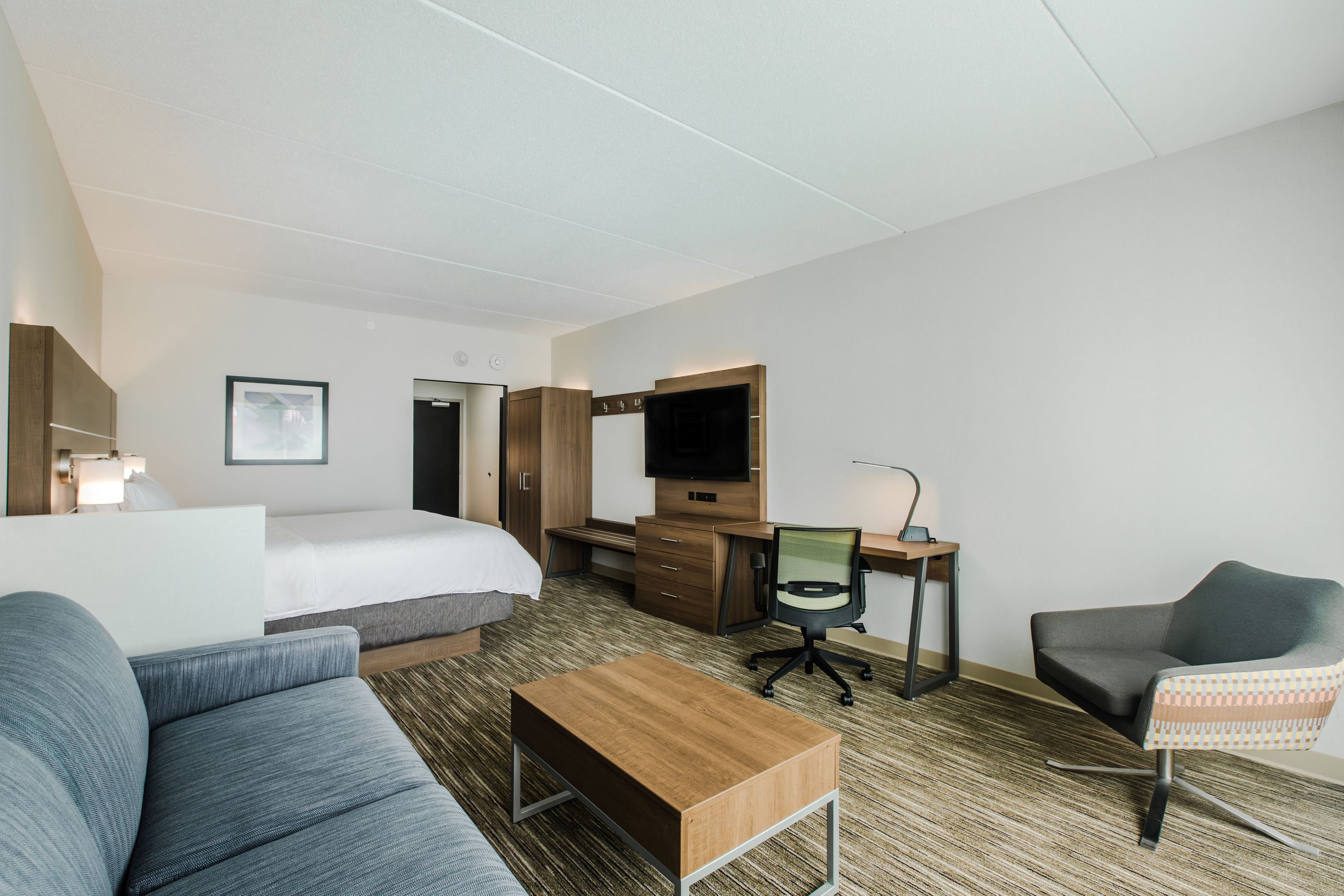 Holiday Inn Express and Suites Welland 43/65