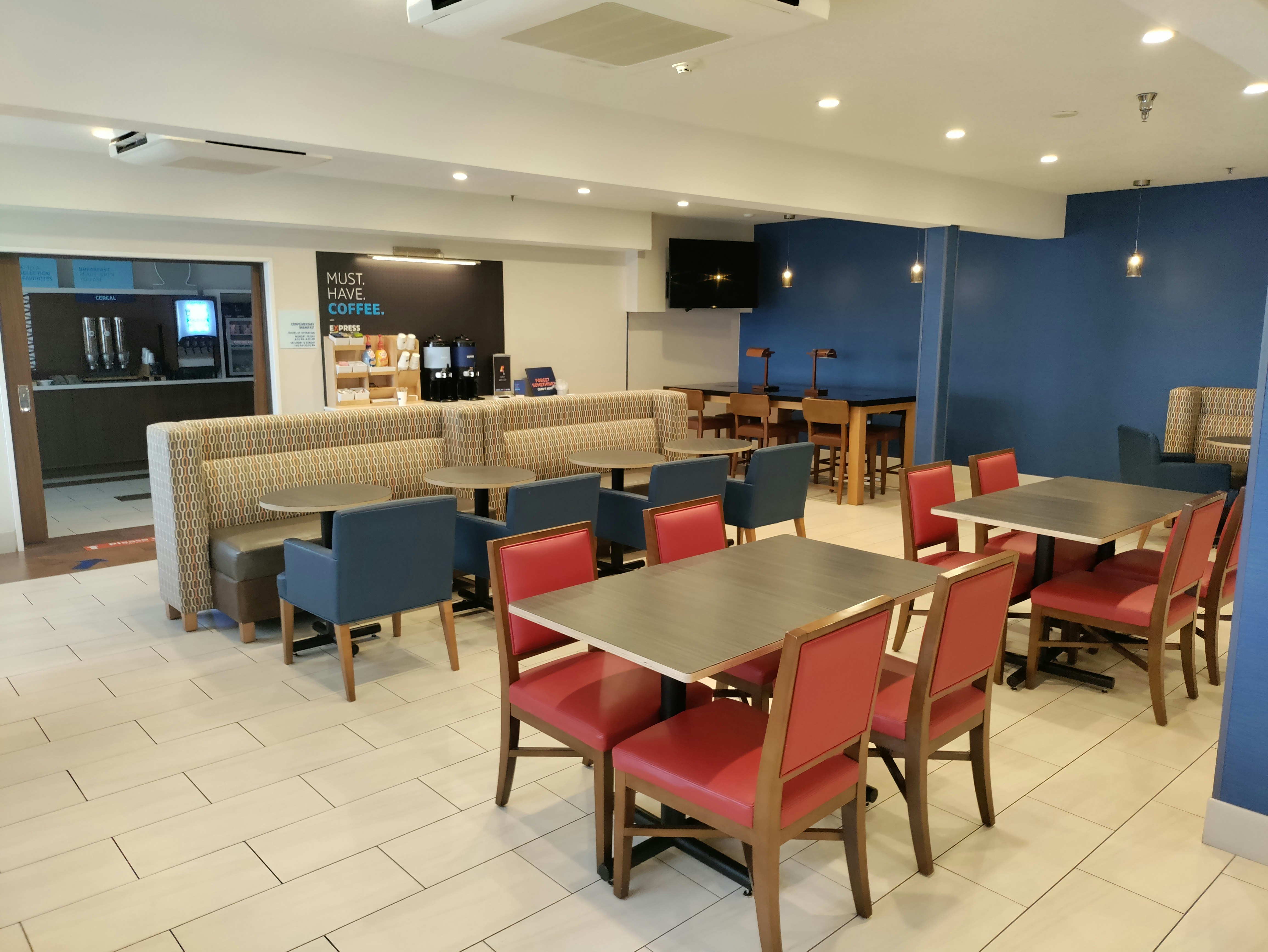 HOLIDAY INN EXPRESS NEWBERG - WINE COUNTRY 46/60