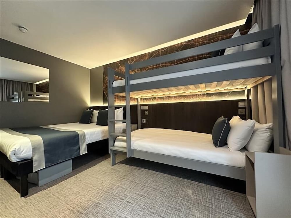 Superior, 1 Double and 2 Bunk Beds