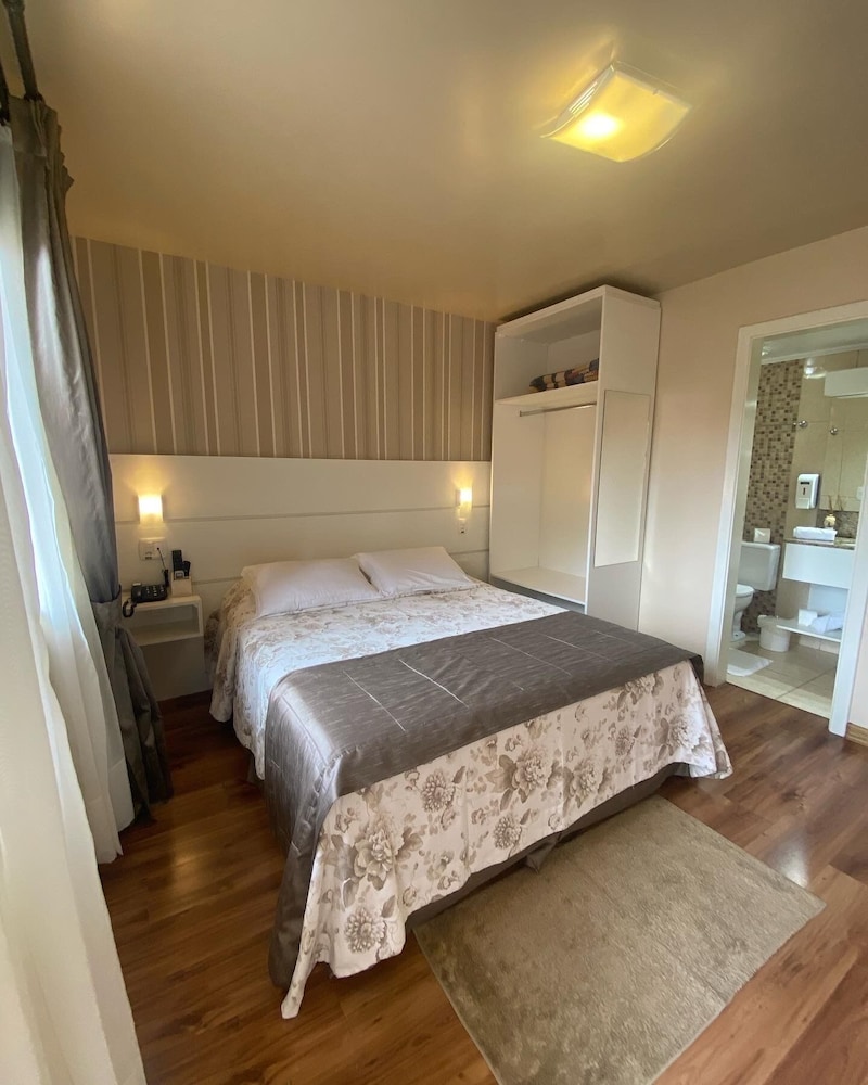 ECONOMY, CHALET, QUEEN BED