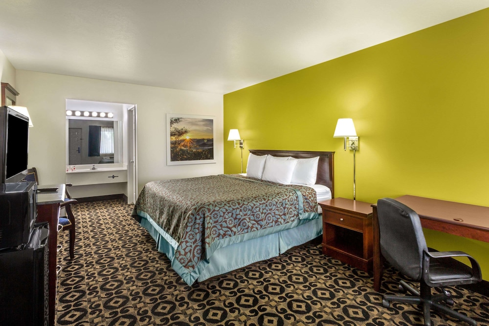 Days Inn by Wyndham Delta 10/18