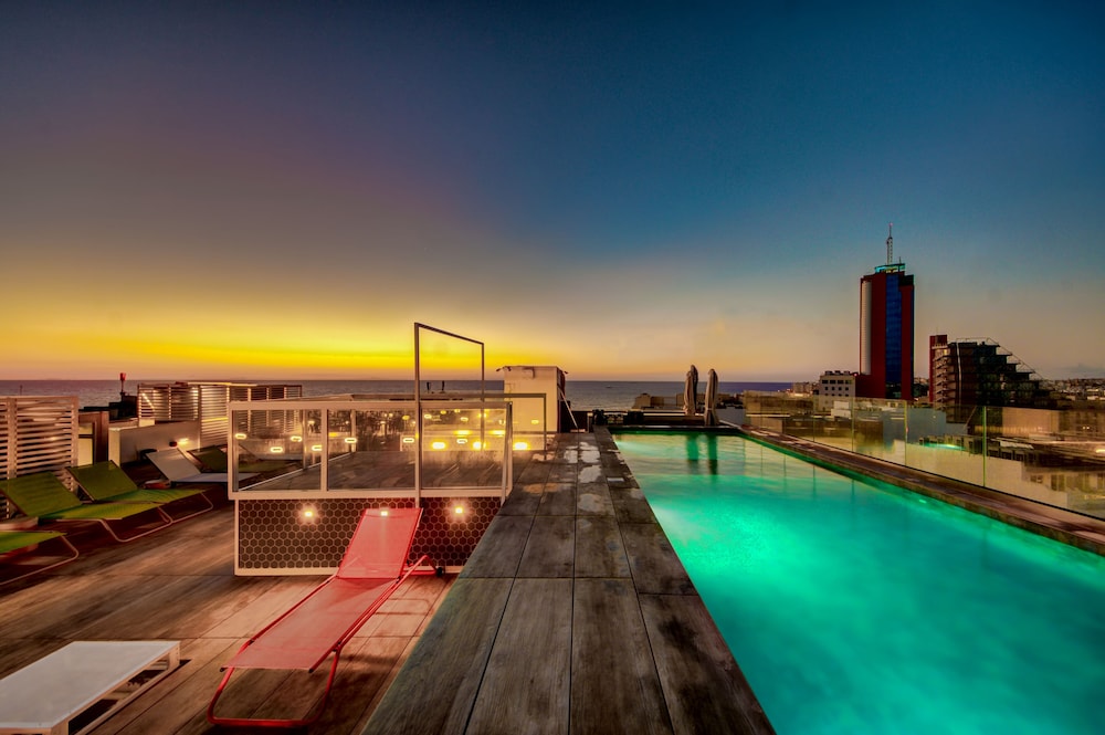 IKYK HOTEL 46/49