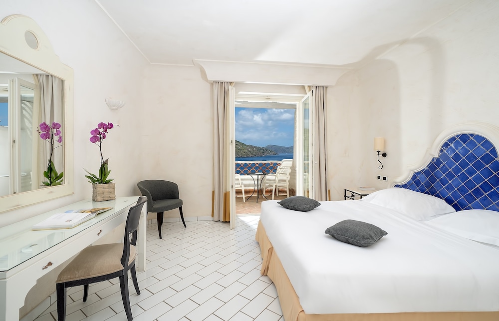 Therasia Resort Sea And Spa 62/100