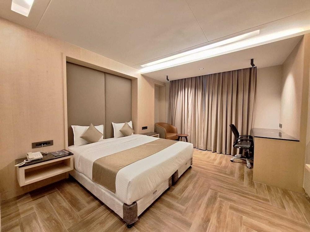 HOTEL TILAK 21/32