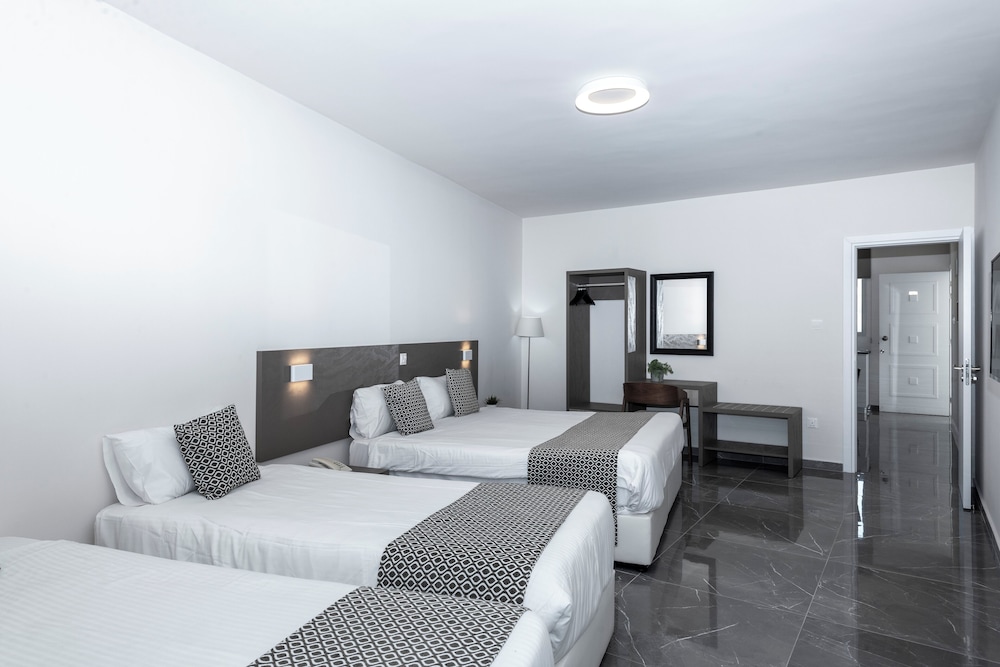 DELUXE, FAMILY, APARTMENT, TWIN BEDS, CITY VIEW, SOFA, BALCONY