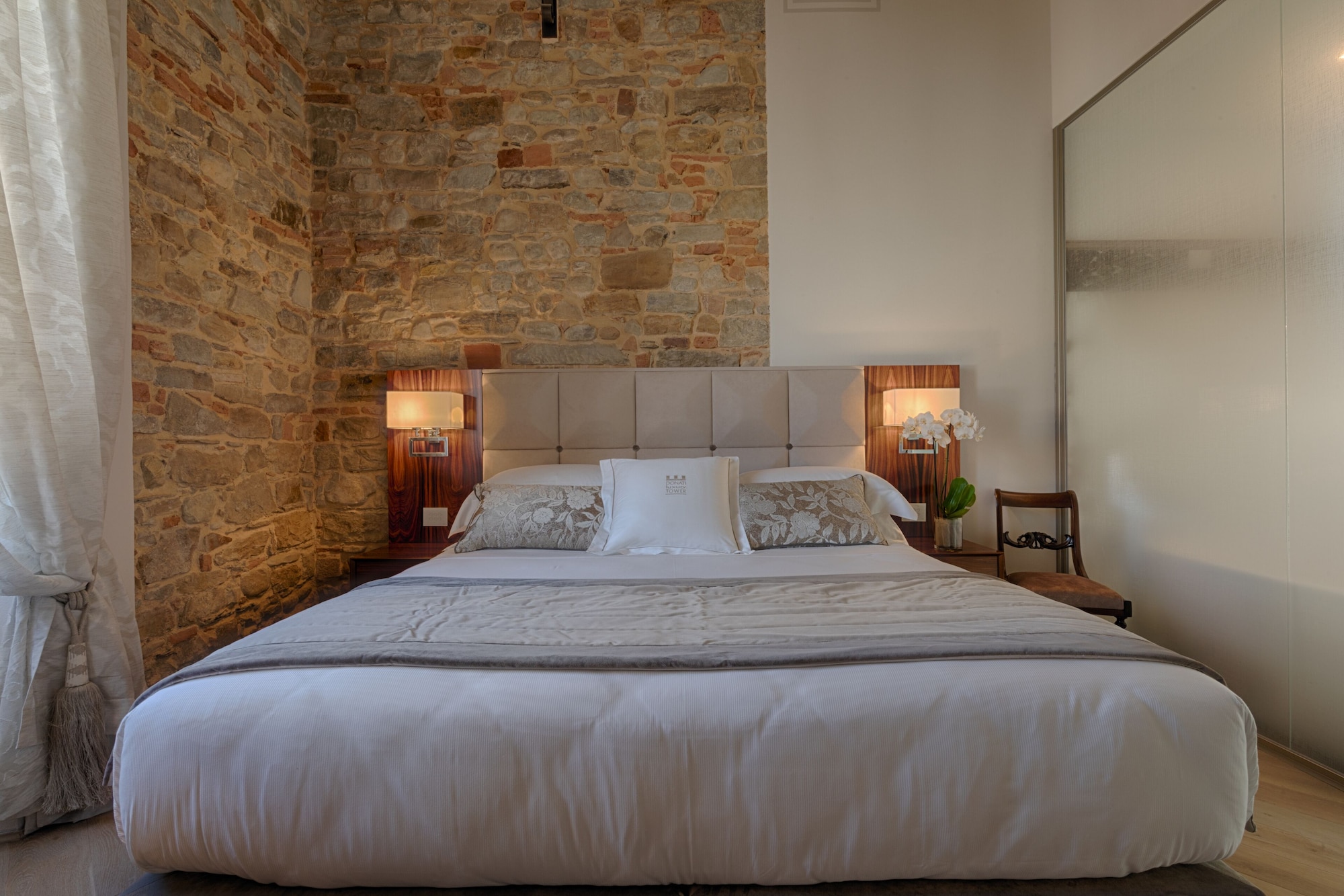Signature, Suite, King Bed, Duomo View, 2 Bathrooms
