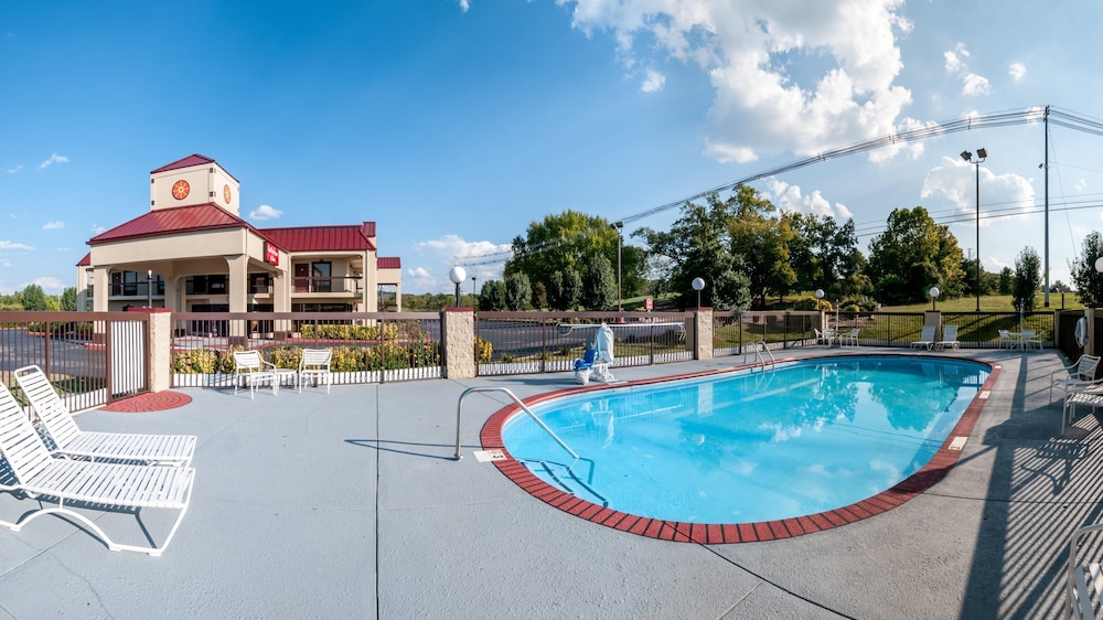Red Roof Inn & Suites Clinton 5/41