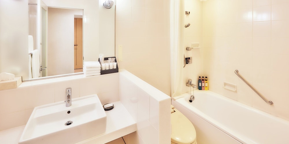 Junior Suite, 2 Double Beds, Airport View