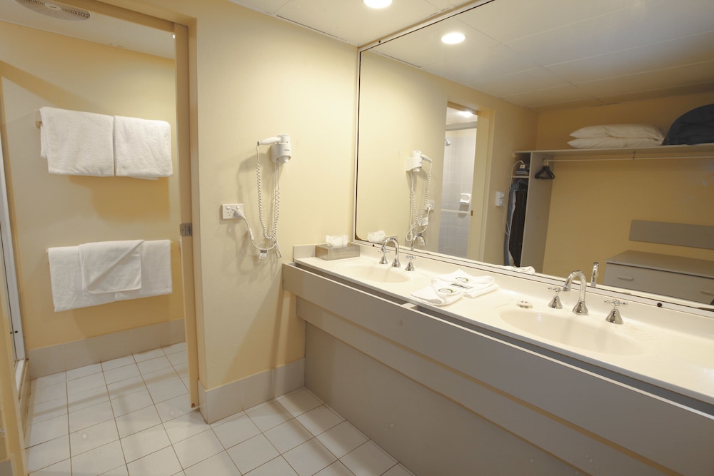 Maclin Lodge 28/36