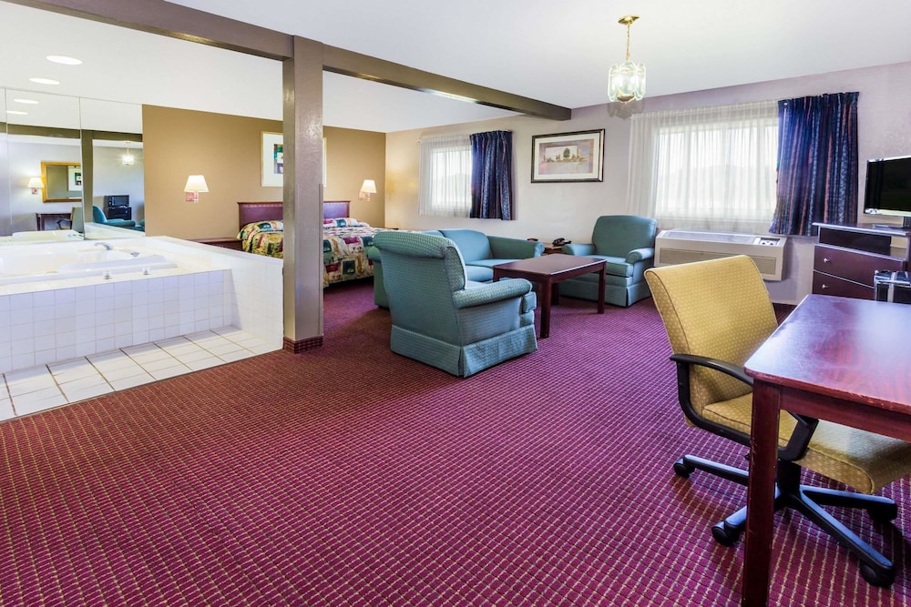 Super 8 by Wyndham Joliet I-55 N/Chicago 31/48