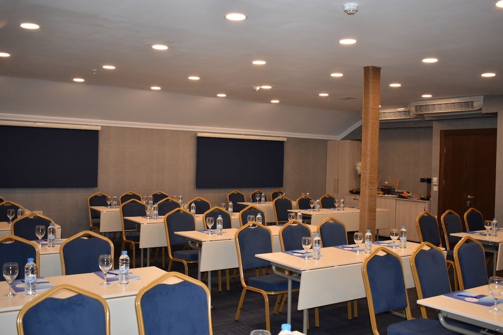 Rhiss Hotel Bostanci 56/64