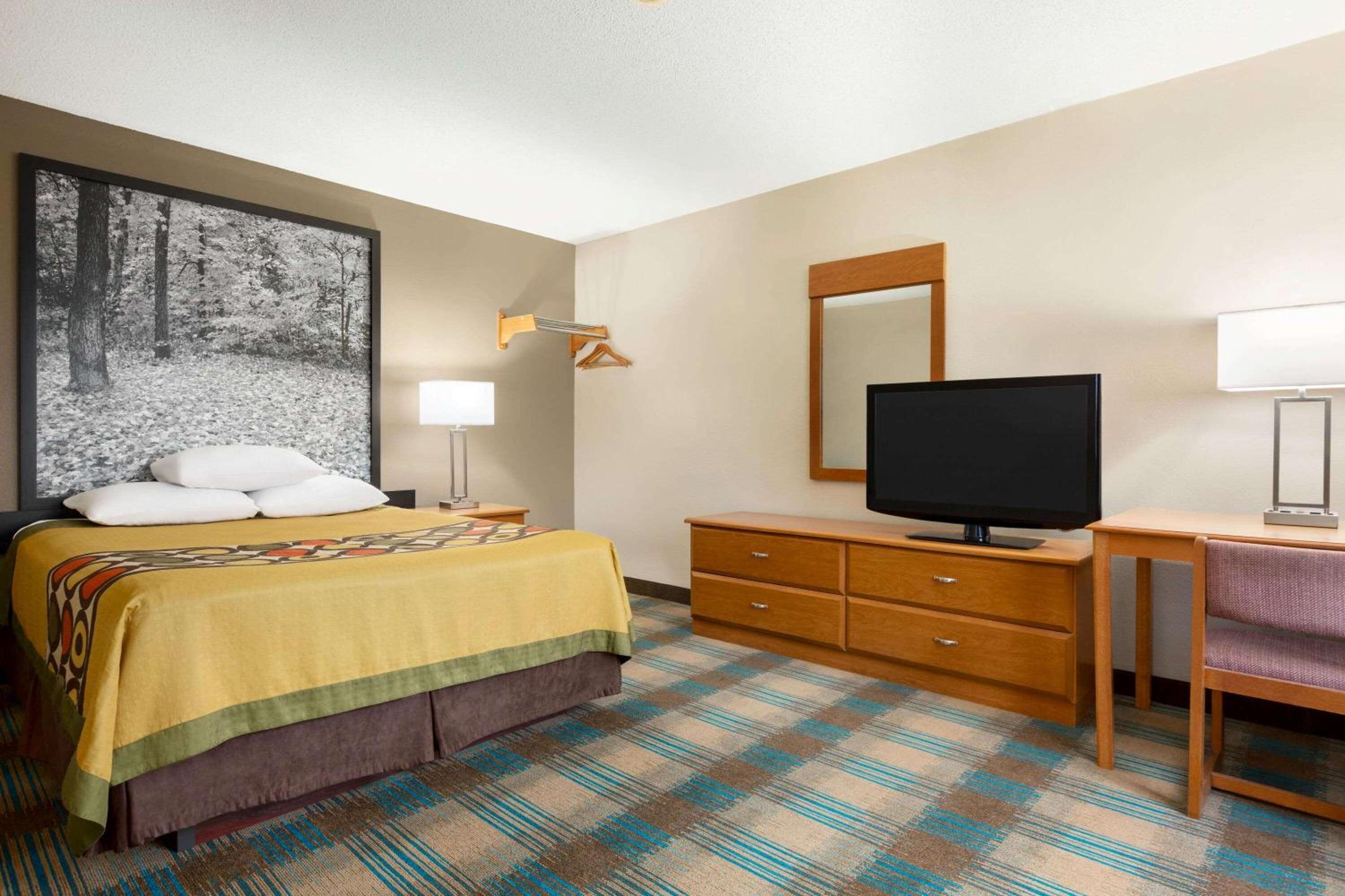 Room, Queen Bed, Accessible