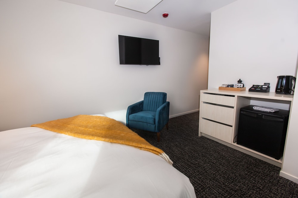 Hotel Give 17/79