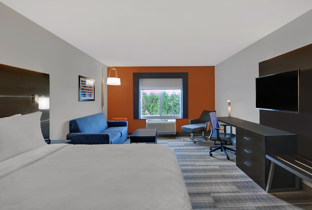 Holiday Inn Express Suites Atmore North 12/48