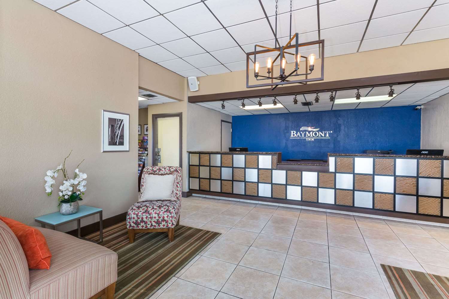 Baymont By Wyndham Sarasota 4/40